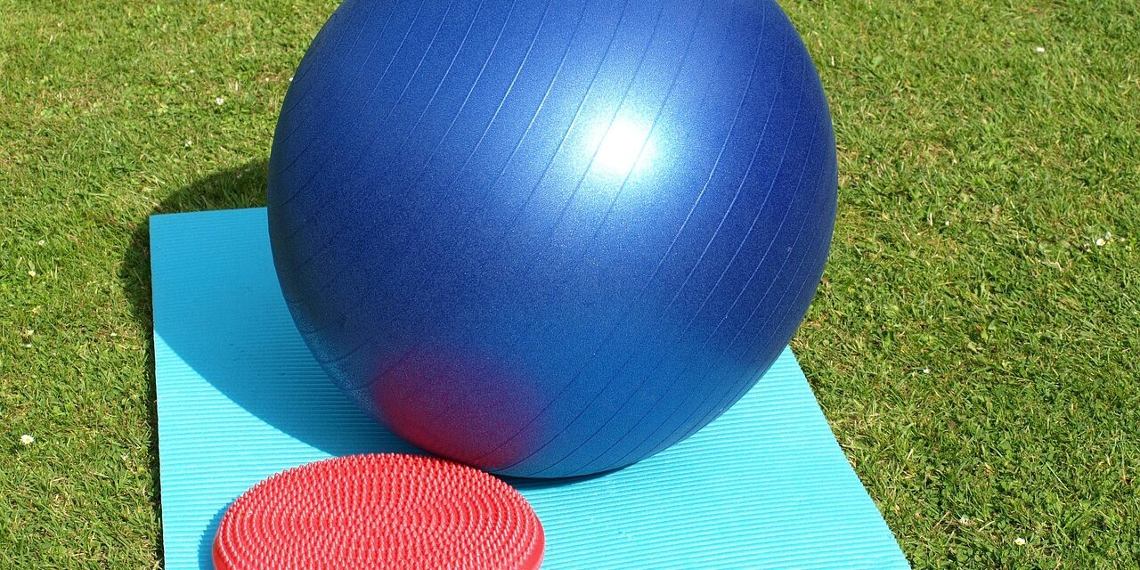 Gymnastikball und Balance-Kissen